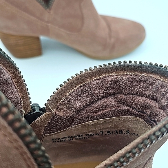 CHINESE Laundry Strawberry Field Ankle Booties Dusty Rose/ Blush 7.5 - Picture 8 of 8